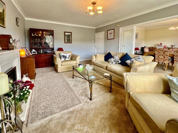 7 Laywell Close 11.JPG