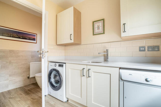 4 bed Detached for sale Image 8