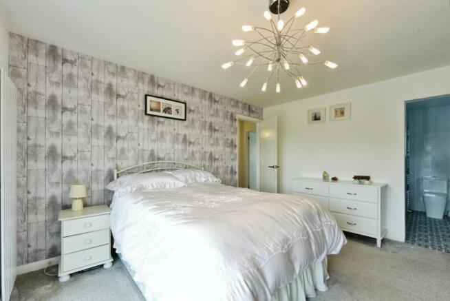 3 bed Bungalow for sale Image 9