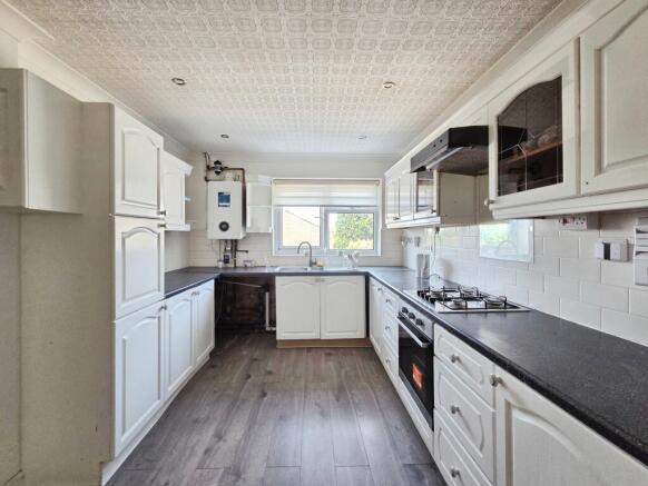 3 bed Semi-Detached for sale Image 6