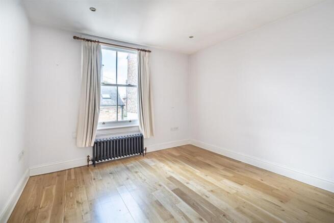 4 bed Town House for sale Image 11