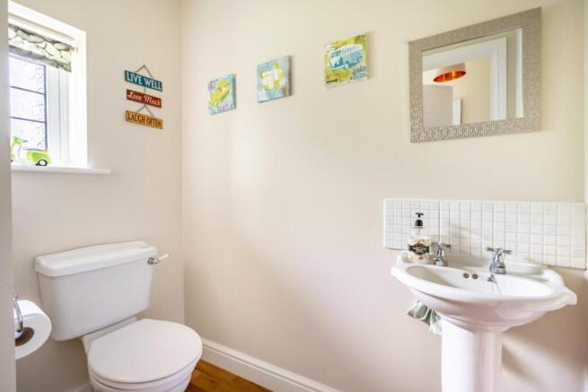 4 bed Detached for sale Image 11