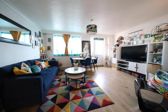 LOUNGE 1.JPG