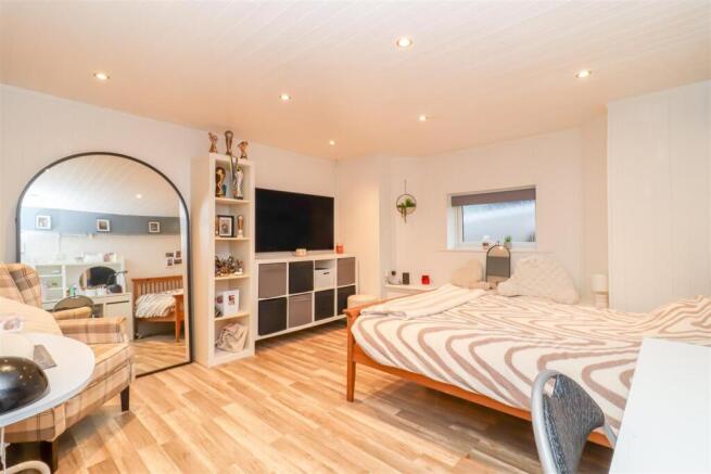 3 bed Detached for sale Image 9