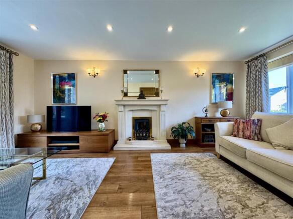 4 bed Detached for sale Image 7