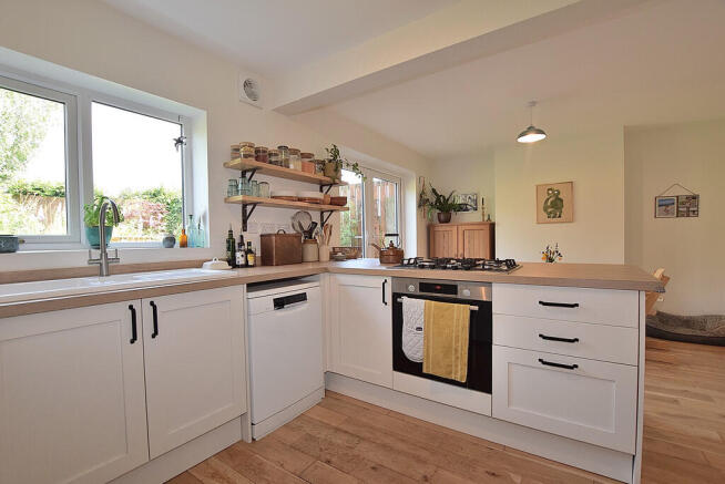 3 bed Semi-Detached for sale Image 6