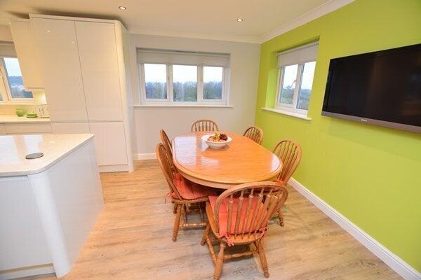 kitchen & breakfast room