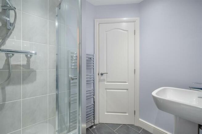 8587310-interior41.jpg
