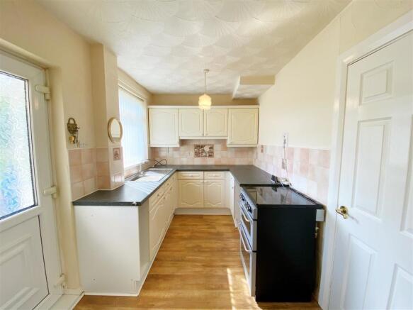 Kitchen 1.jpg
