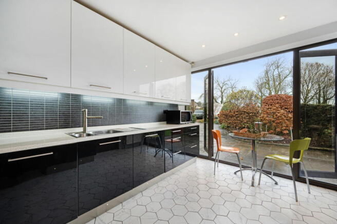 3 bed Detached for sale Image 11