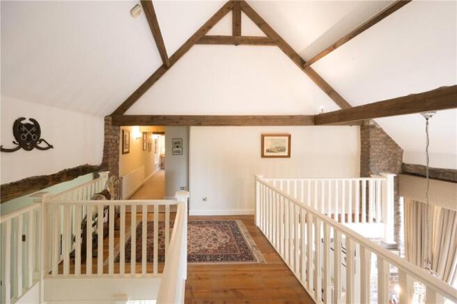 5 bed House for sale Image 8