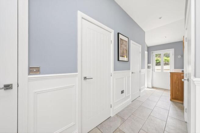 5 bed Semi-Detached for sale Image 5