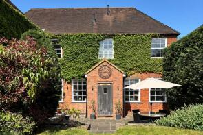 2, Waverley Close, Waverley Lane, Farnham GU9 8BE