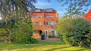 27, Cumbrian Way, Uxbridge UB8 1XD