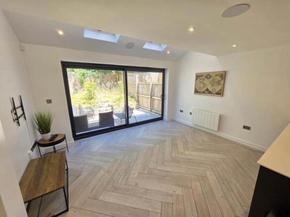 4 bed Town House to rent Image 11