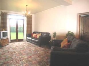 REAR LOUNGE
