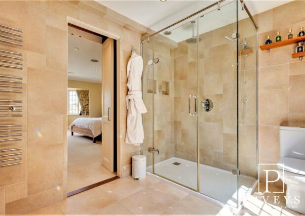 EN-SUITE TO MASTER BEDROOM