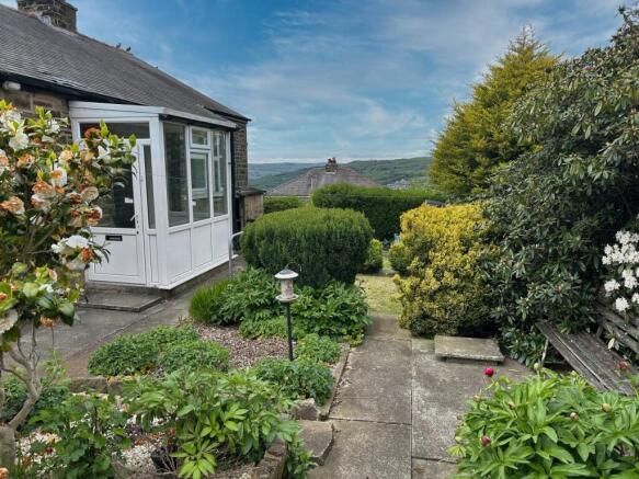 2 bed Semi-Detached Bungalow for sale Image 11