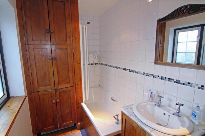 Bathroom.JPG