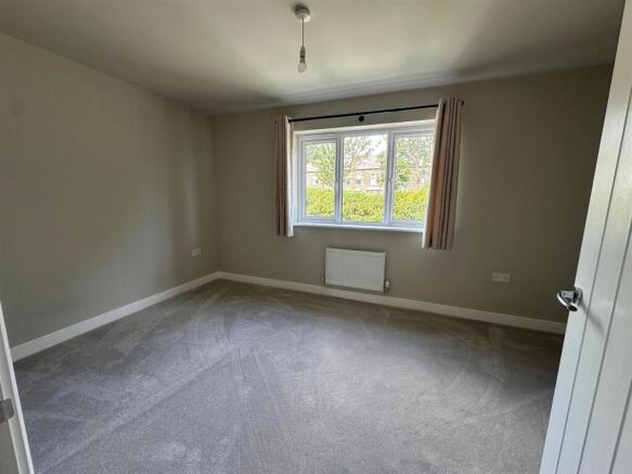3 bed Semi-Detached to rent Image 11