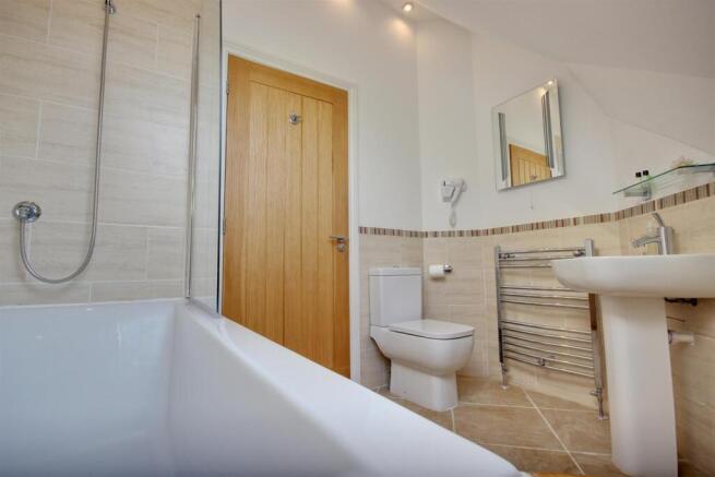 4 bed Detached for sale Image 10