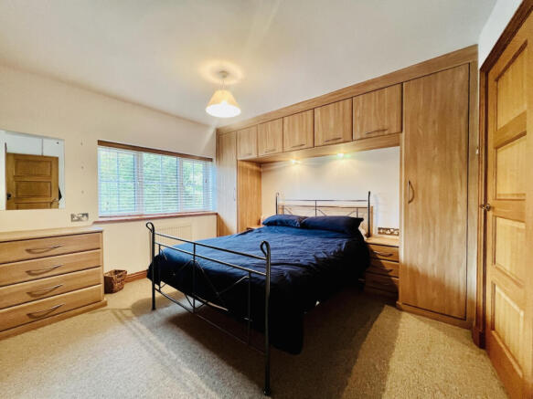 4 bed Detached for sale Image 11