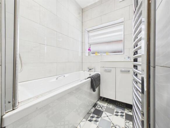 2 bed Flat for sale Image 8