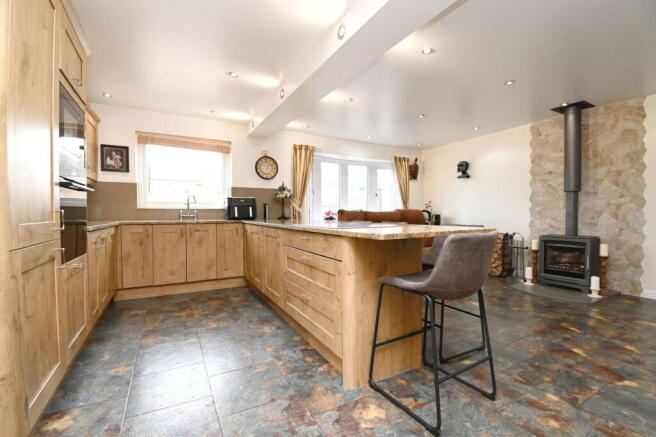2 bed Detached Bungalow for sale Image 6