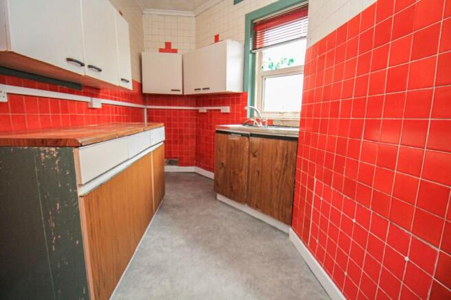 Hazeleigh Avenue, Woolston, SO19 photo 3