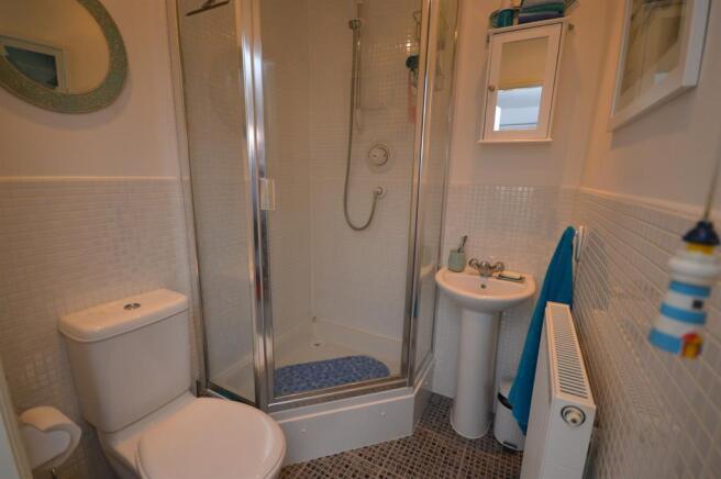 EN-SUITE SHOWER ROOM