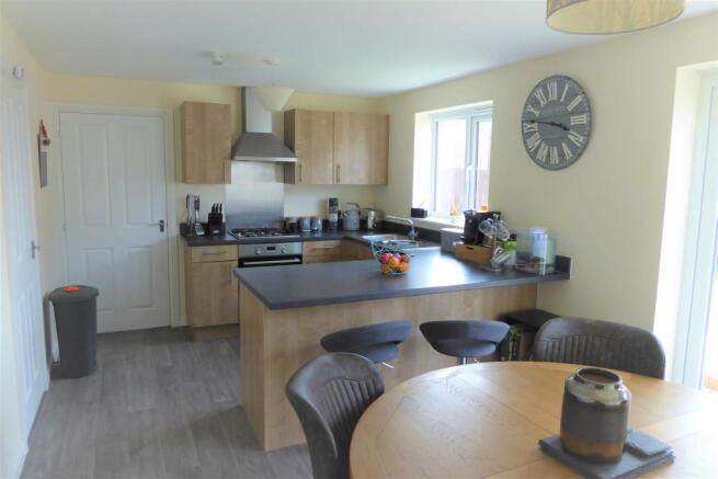 OPEN PLAN KITCHEN/DINING ROOM