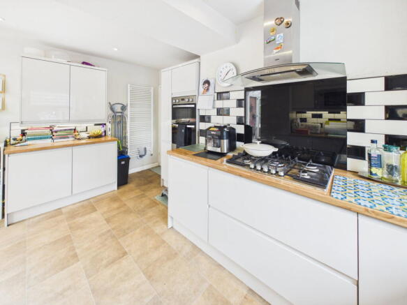 4 bed Detached Bungalow for sale Image 6