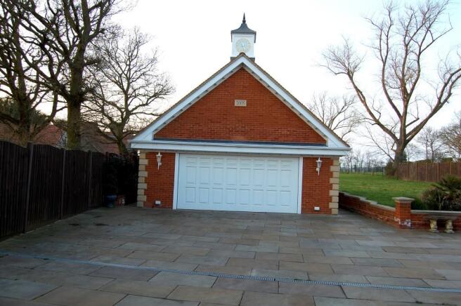 DETACHED GARAGE