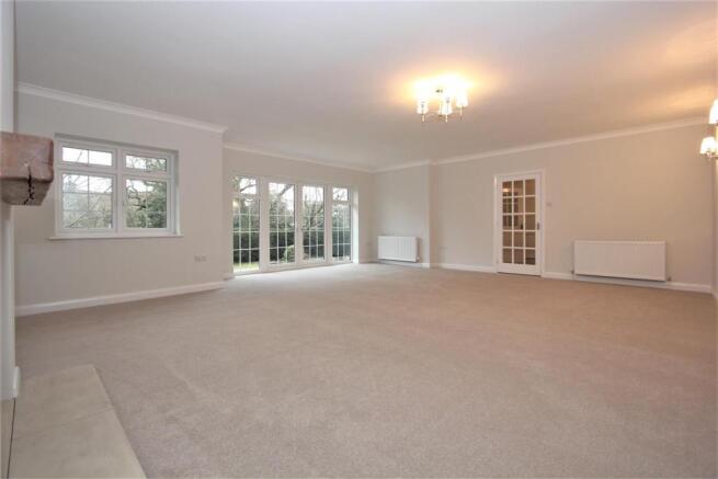 Living Room 1.jpg
