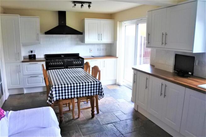 KITCHEN/DINING ROOM