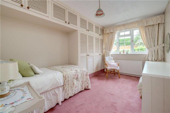 4 bed Bungalow for sale Image 10