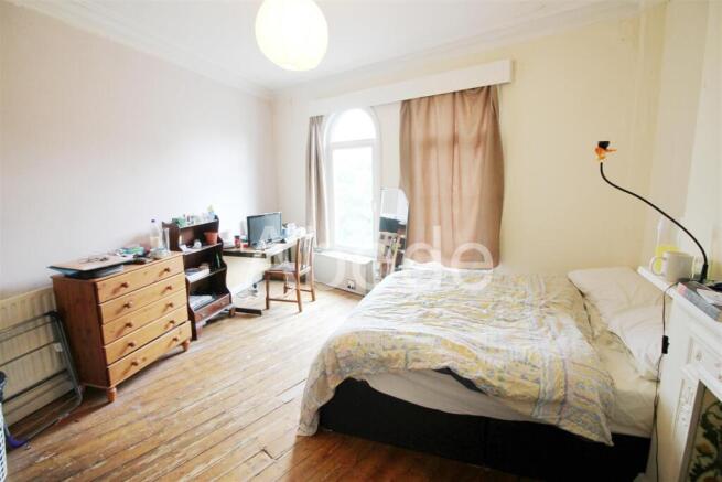 3 bed Flat to rent Image 5
