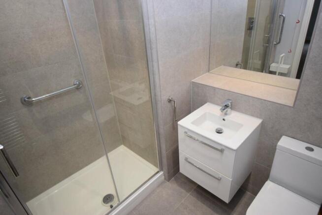Ensuite Main Bedroom