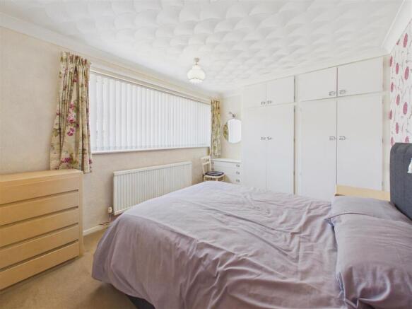 2 bed Semi-Detached Bungalow for sale Image 5
