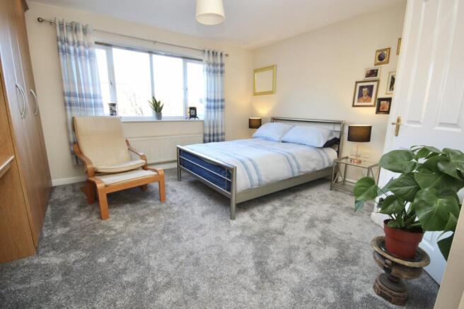 5 bed Detached for sale Image 8