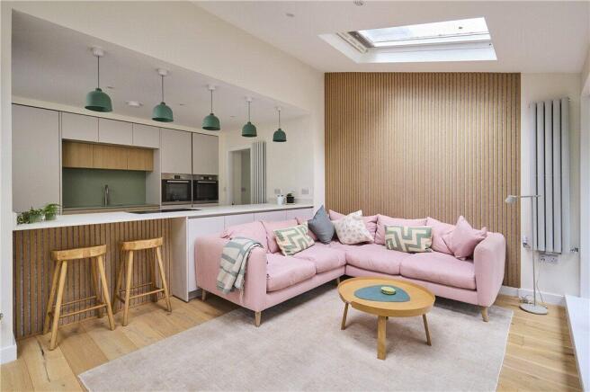 5 bed Detached for sale Image 5