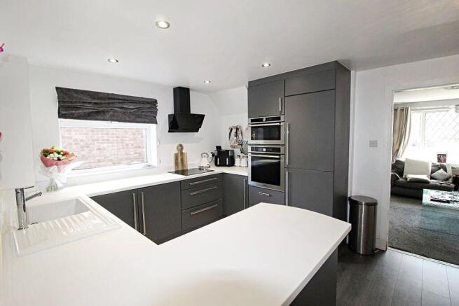3 bed Semi-Detached for sale Image 8