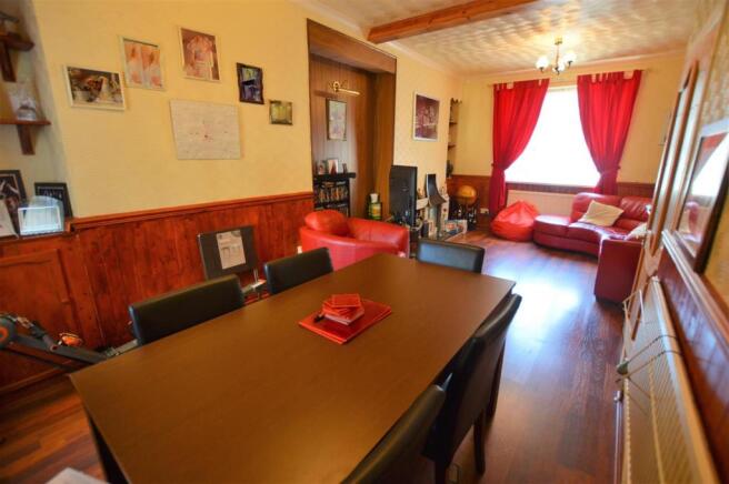 LOUNGE/DINER