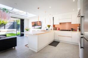 8, Lambourn Drive, Luton LU2 7GQ