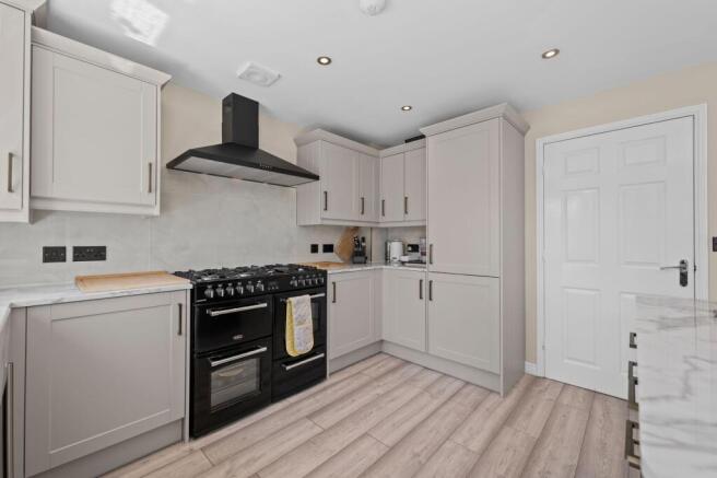4 bed Detached for sale Image 10