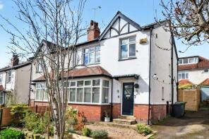 19, Moor Park Villas, Headingley, Leeds LS6 4BZ
