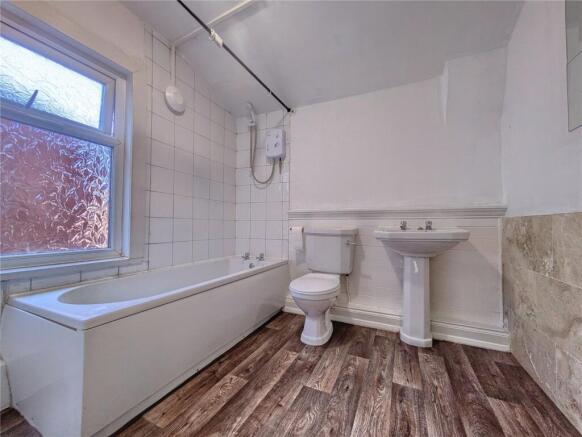 2 bed Terraced to rent Image 6