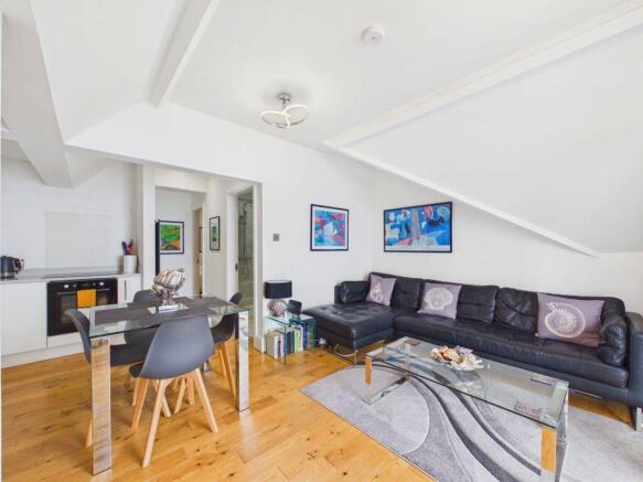 2 bed Apartment for sale Image 4
