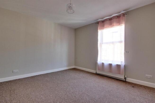 2 bed Semi-Detached for sale Image 8