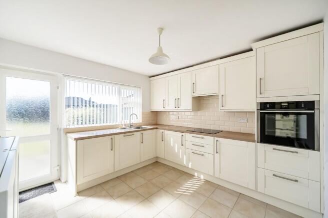 Pen Close, Swindon, SN25 photo 4